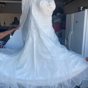 Brand new wedding dress. Never been used.